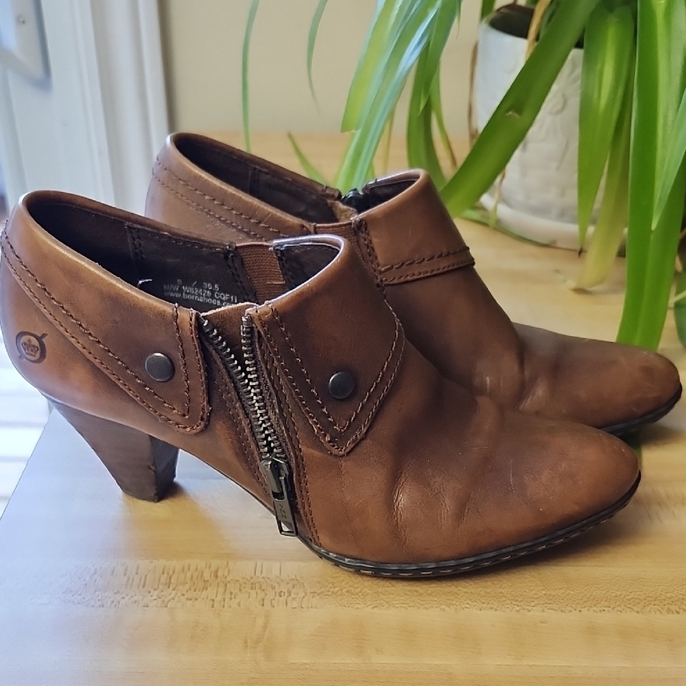 Born Brown Leather Ankle Boots with Zipper